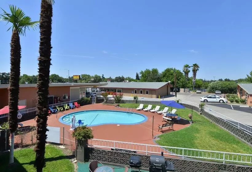 Отель Americas Best Value Inn Red Bluff