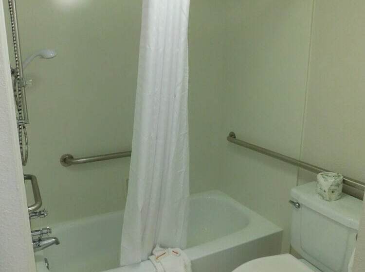 فندق Days Inn & Suites By Wyndham Schaumburg  Woodfield Mall