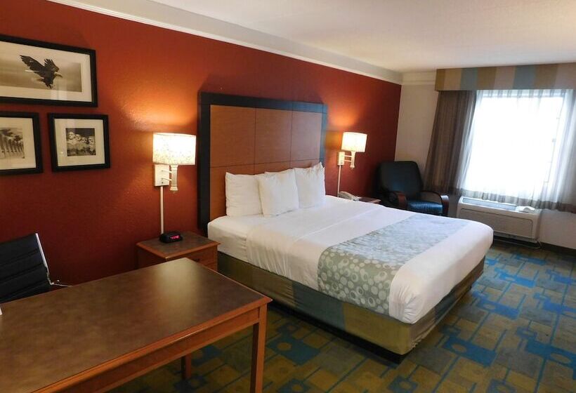فندق Days Inn & Suites By Wyndham Schaumburg  Woodfield Mall
