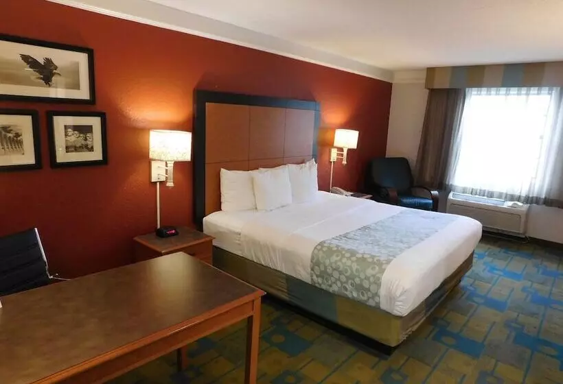 ホテル Days Inn & Suites By Wyndham Schaumburg Woodfield Mall