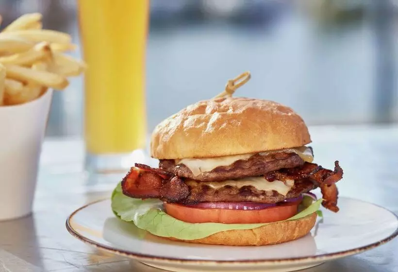 Doubletree By Hilton Hotel Berkeley Marina