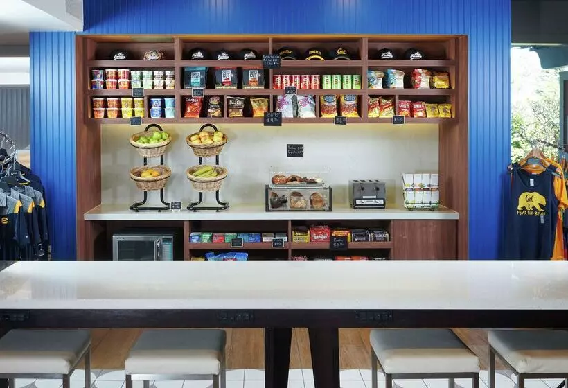 Doubletree By Hilton Hotel Berkeley Marina