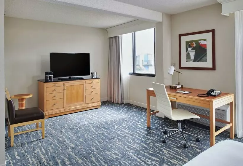 Doubletree By Hilton Hotel Berkeley Marina