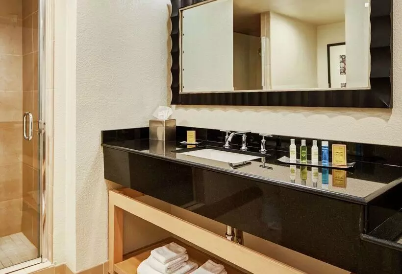 Doubletree By Hilton Hotel Berkeley Marina