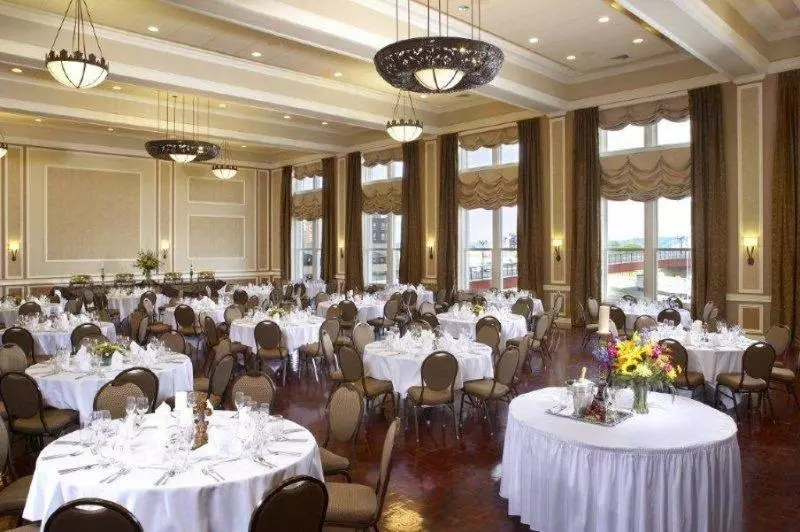 酒店 Julien Dubuque