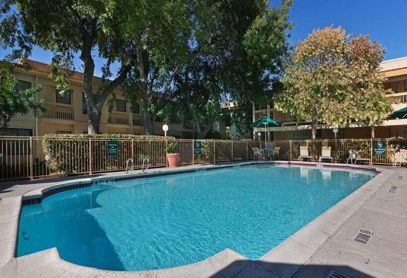 هتل La Quinta Inn By Wyndham Austin Oltorf