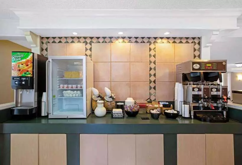 فندق La Quinta Inn By Wyndham Stockton