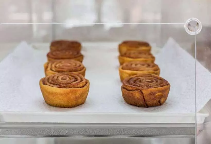 Otel Rodeway Inn & Suites