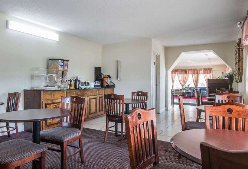 هتل Rodeway Inn & Suites