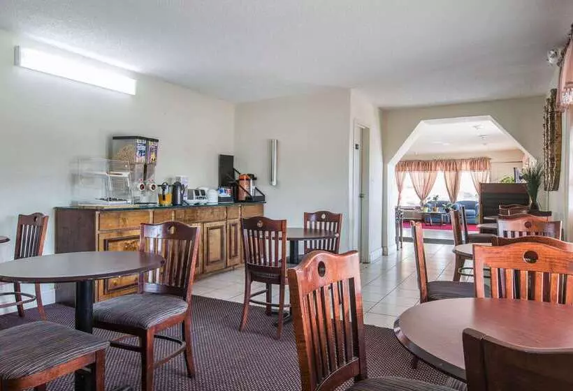 Otel Rodeway Inn & Suites