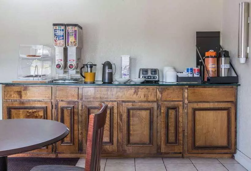 Otel Rodeway Inn & Suites