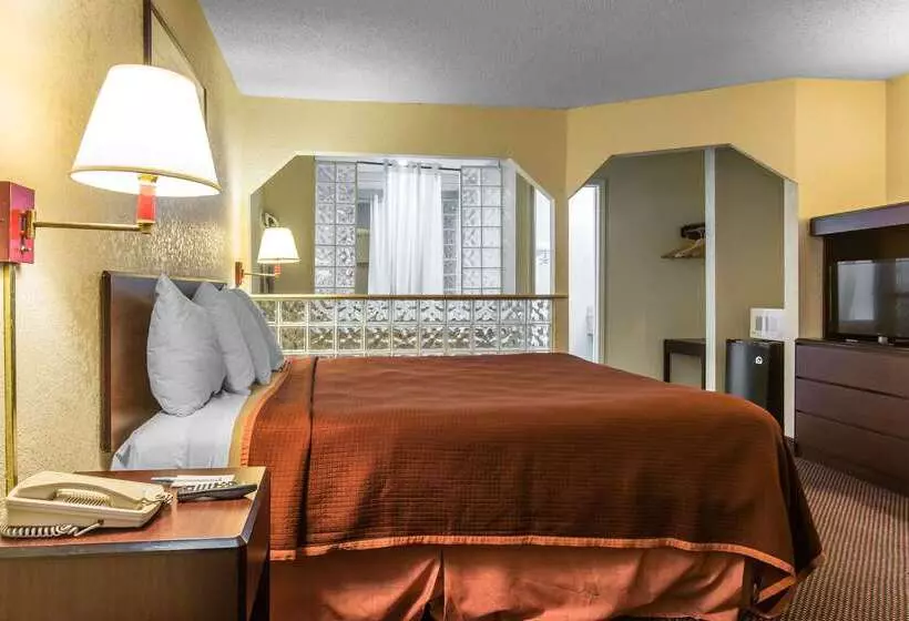 Otel Rodeway Inn & Suites