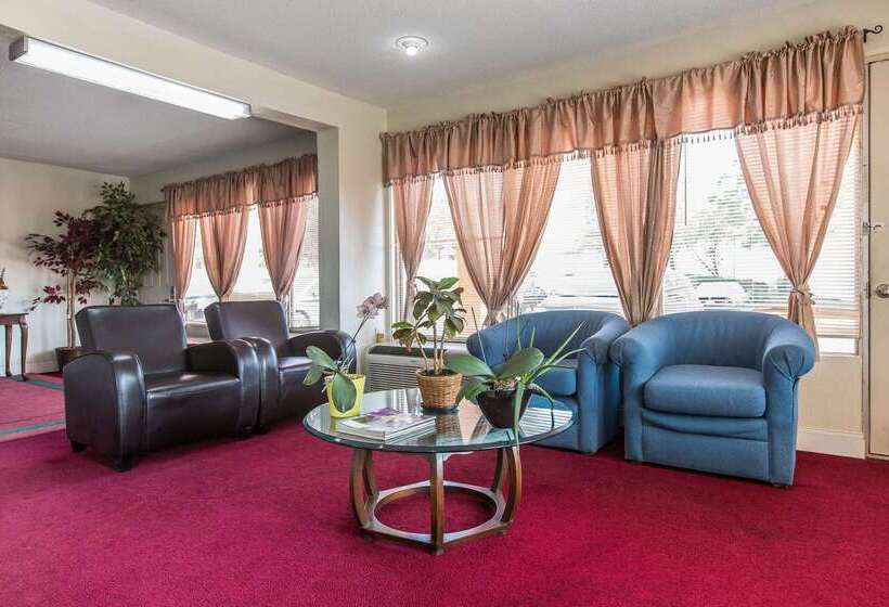 هتل Rodeway Inn & Suites