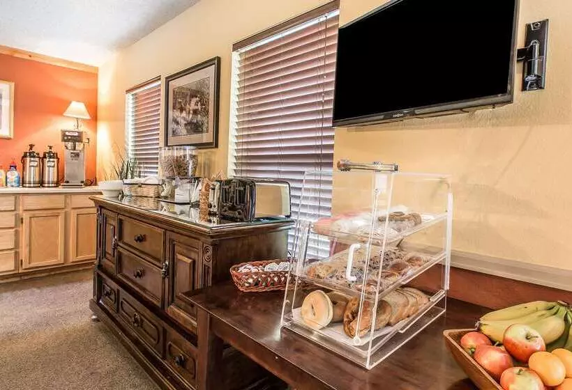 Отель Rodeway Inn