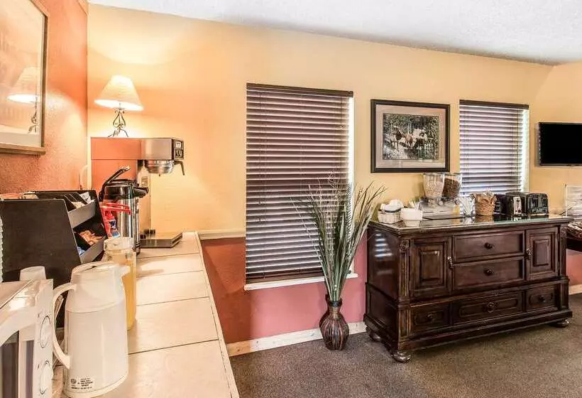 Отель Rodeway Inn