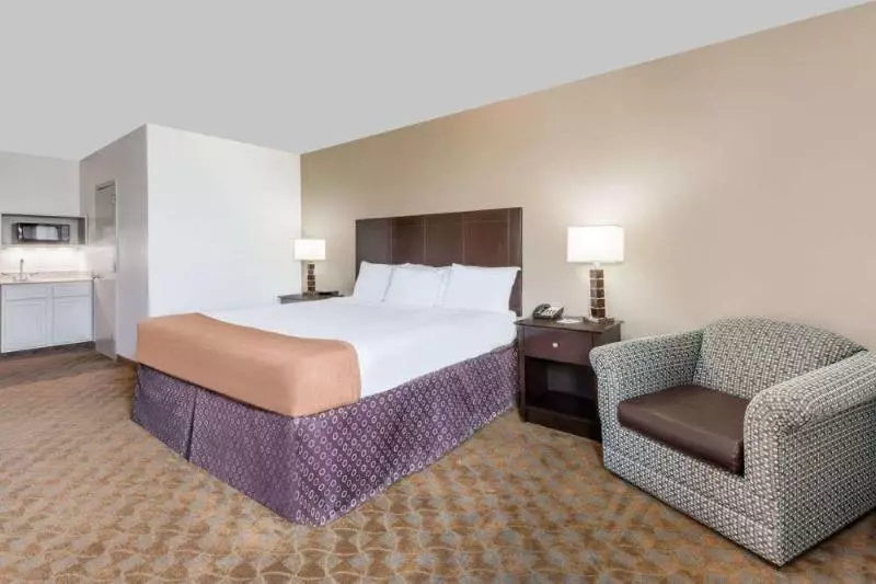 Surestay Plus Hotel By Best Western Lubbock Medical Center