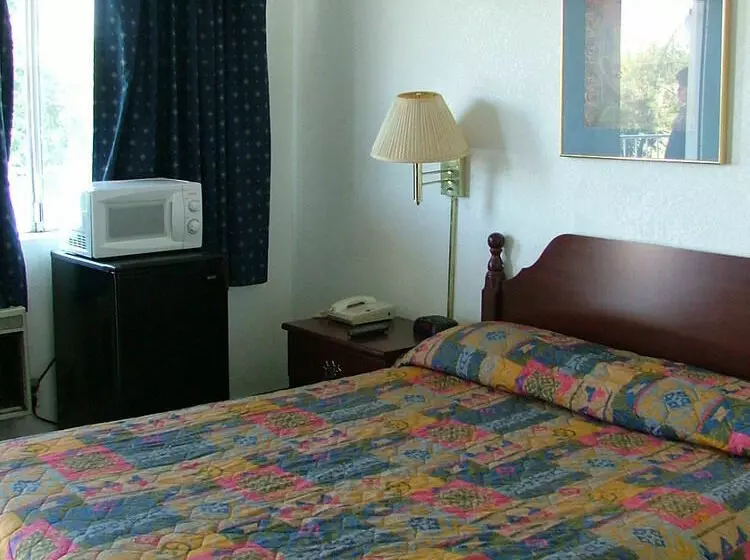 호텔 American Budget Inn And Suites Modesto