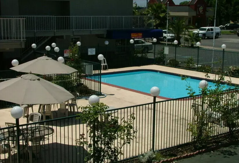 호텔 American Budget Inn And Suites Modesto