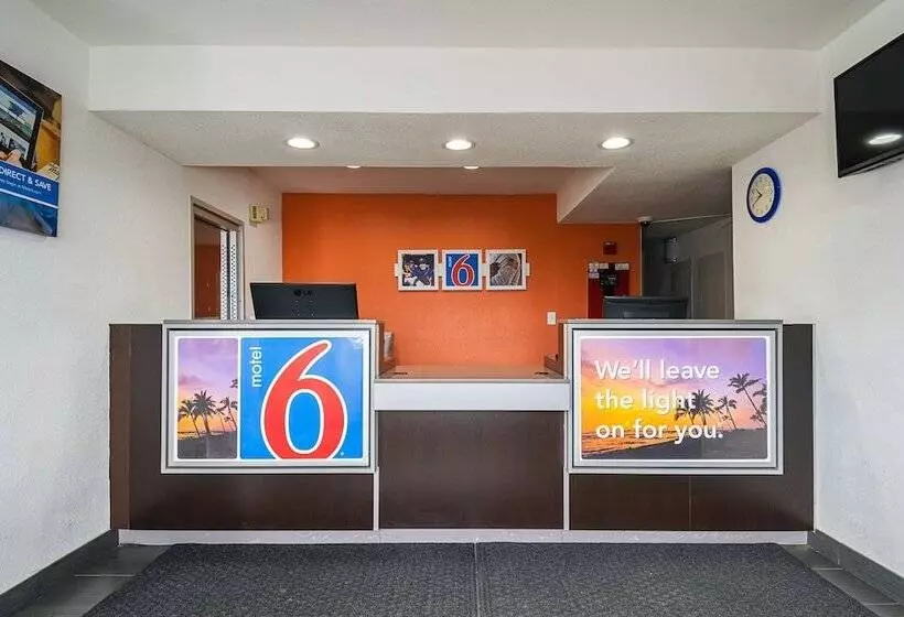 Motel 6 Lost Hills / Buttonwillow Racetrack