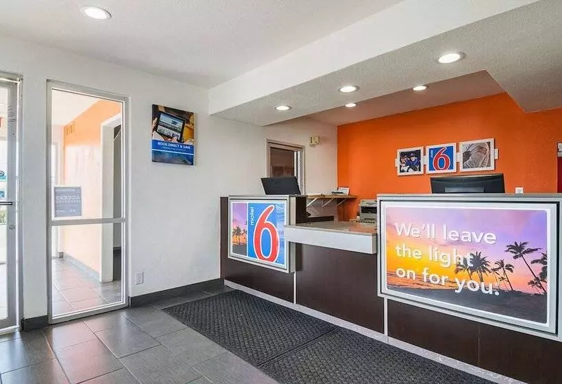 Motel 6 Lost Hills / Buttonwillow Racetrack