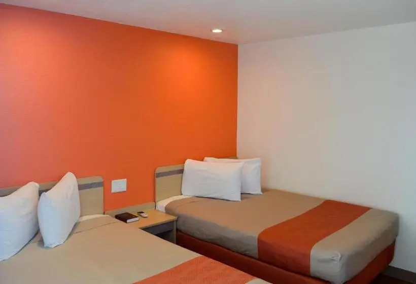 Motel 6 Lost Hills / Buttonwillow Racetrack