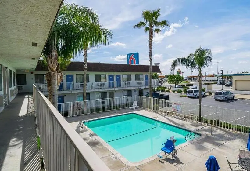 Motel 6 Lost Hills / Buttonwillow Racetrack