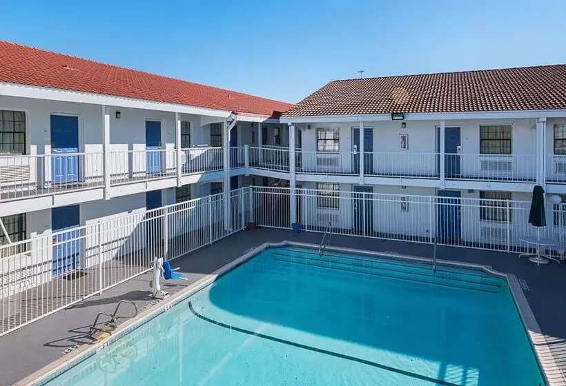 Motel 6grand Prairie, Tx  Interstate 30