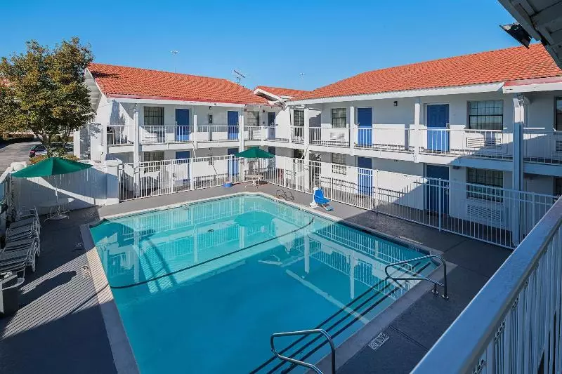 Motel 6grand Prairie, Tx  Interstate 30