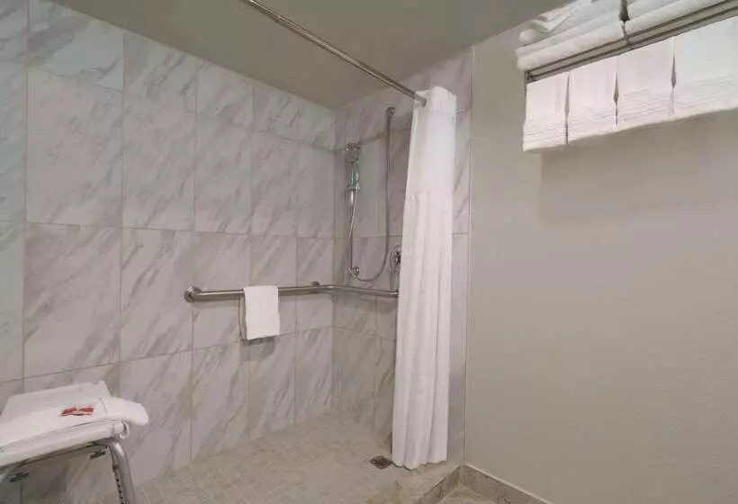 בית מלון כפרי Baymont By Wyndham Bremerton Wa