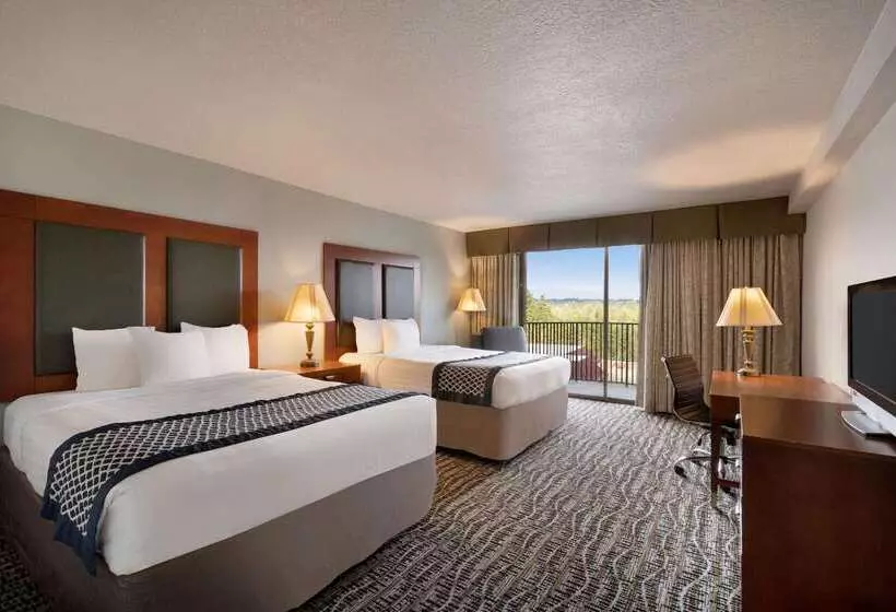 בית מלון כפרי Baymont By Wyndham Bremerton Wa