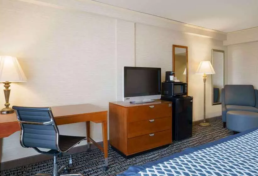 בית מלון כפרי Baymont By Wyndham Bremerton Wa