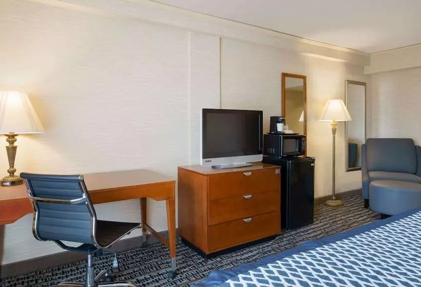 בית מלון כפרי Baymont By Wyndham Bremerton Wa