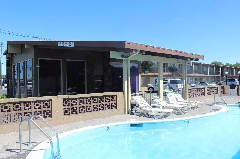 هتل Cedars Inn Lewiston