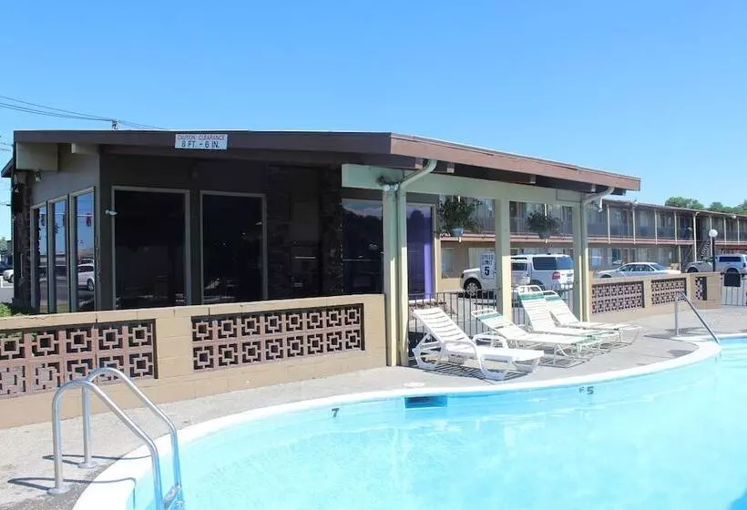 هتل Cedars Inn Lewiston