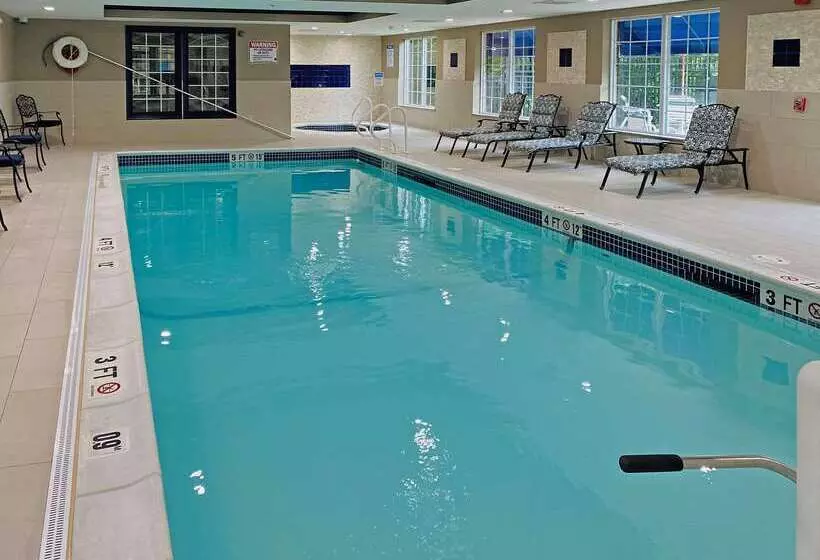 ホテル Comfort Inn & Suites Sturbridgebrimfield