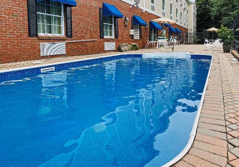 בית מלון כפרי Comfort Inn & Suites Sturbridgebrimfield