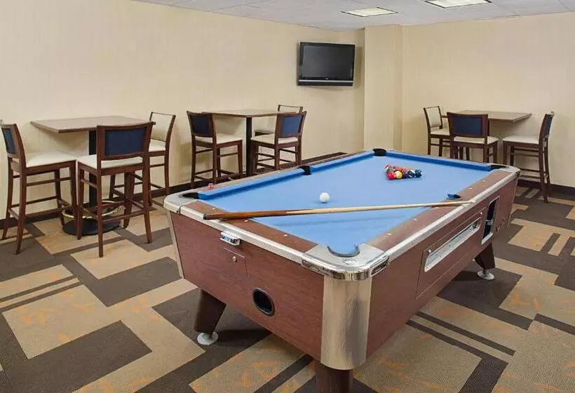 Отель Courtyard Montvale