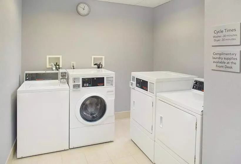 Отель Courtyard Montvale