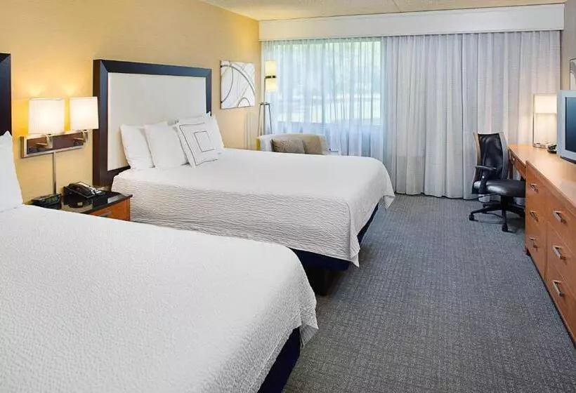 Отель Courtyard Montvale