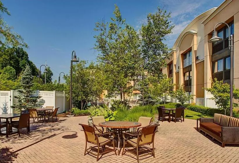 Отель Courtyard Montvale