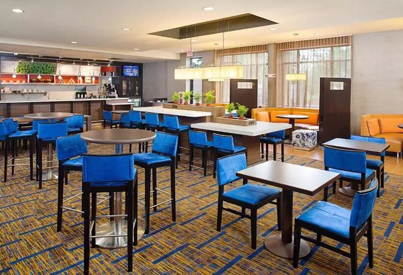 Отель Courtyard Montvale