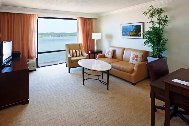 فندق Crowne Plaza Old Town Alexandria