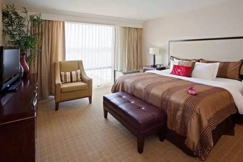 فندق Crowne Plaza Old Town Alexandria