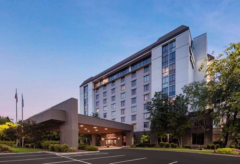 فندق Embassy Suites By Hilton Nashville Airport