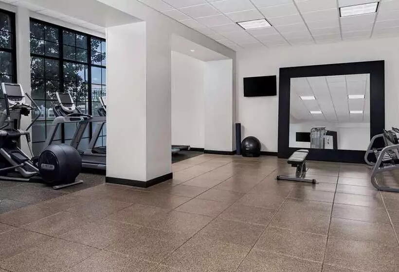 هتل Embassy Suites By Hilton Nashville Airport