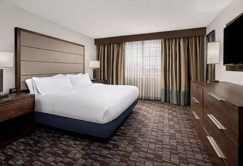 هتل Embassy Suites By Hilton Nashville Airport