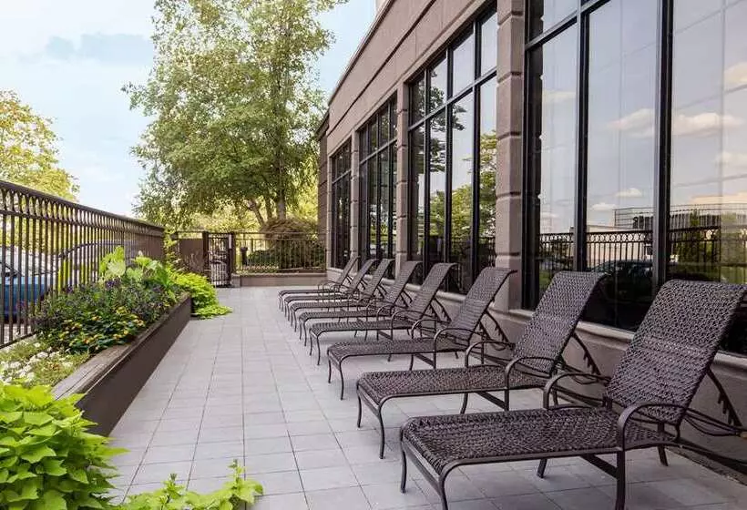 هتل Embassy Suites By Hilton Nashville Airport