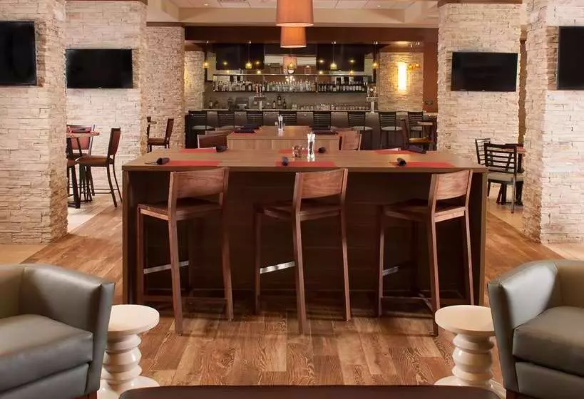 هتل Embassy Suites By Hilton Nashville Airport