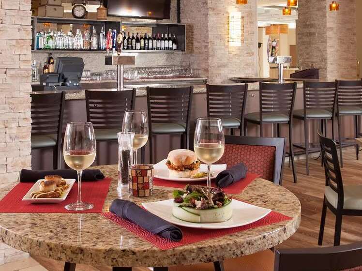 فندق Embassy Suites By Hilton Nashville Airport