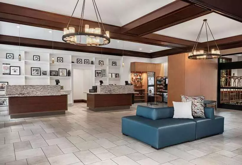 هتل Embassy Suites By Hilton Nashville Airport